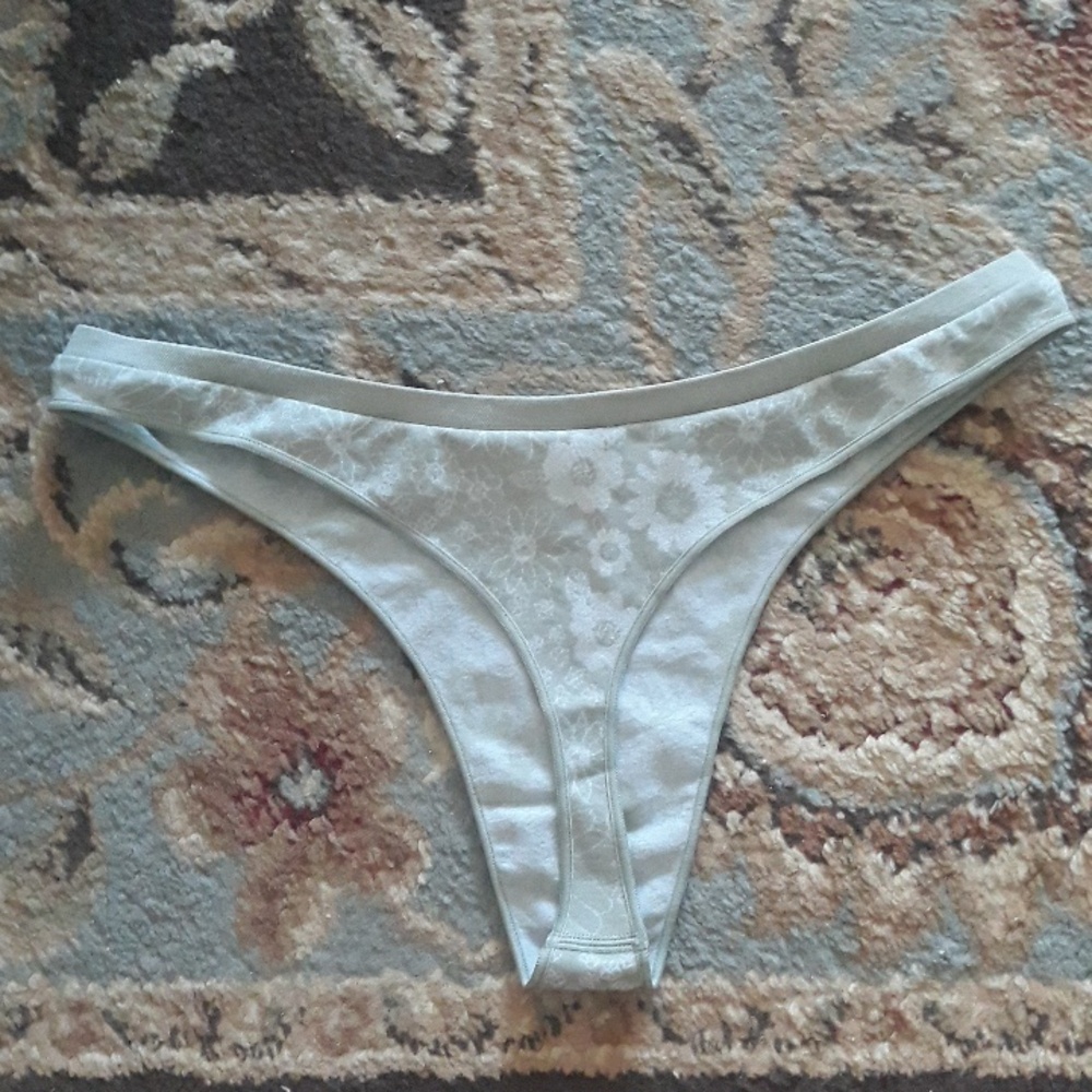 Pink VS thong - Picture 8 of 14